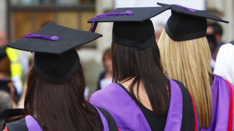 İngiltere’de Üniversite Son Sınıf Öğrencileri için Belediye Vergisi Uyarısı