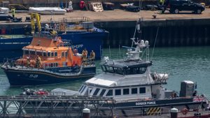 Manş Denizi’ni Geçmeye Çalışan Göçmenlerin Botu Alabora Oldu
