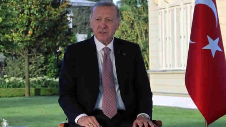 Erdoğan’dan Sigaraya Karşı Yeni Kanun Talimatı: İngiltere Modeli İncelenecek