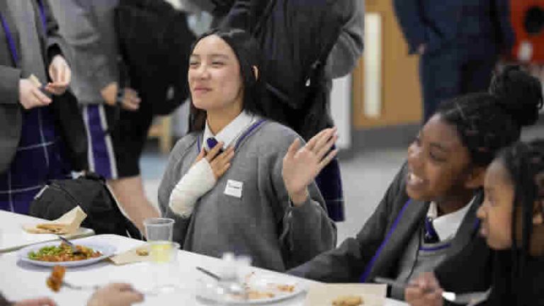 Londra’da Bir Okul Günü: Telefon Yok, Jenga ve Yakan Top Var