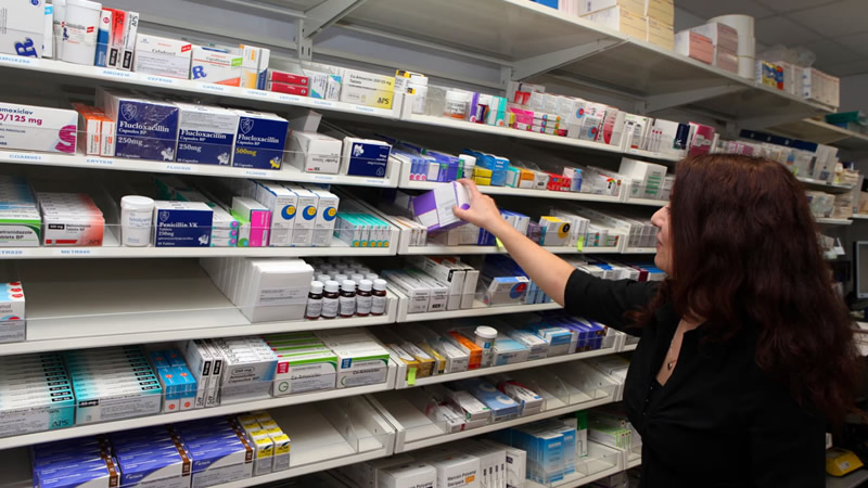 Birleşik Krallık’ta Reçeteli İlaç Kıtlığı: Yetişkinlerin Yarısı Zorluk Yaşıyor
