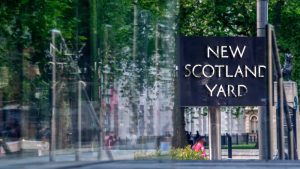 Londra’da Skandal: Polis Memuru Ölü Adamın Üzerindeki Parayı Çaldı