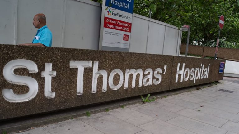 Londra Hastaneleri Dijital Saldırı Nedeniyle Binlerce Ameliyat ve Randevuyu İptal Etti