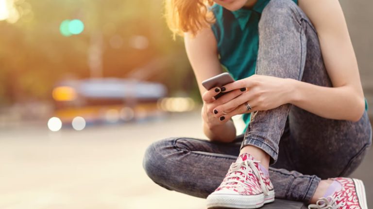 Londra’daki Ortaokullar Akıllı Telefonları Yasaklamak İçin Bir Araya Geliyor