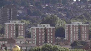 Londra’dan Zorunlu Göç: Evsiz Aileler Başkentin Dışına Taşınıyor