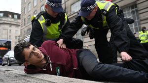 Londra’da İsrail’in Gazze Saldırılarını Protesto Eden Eylemciler Gözaltına Alındı