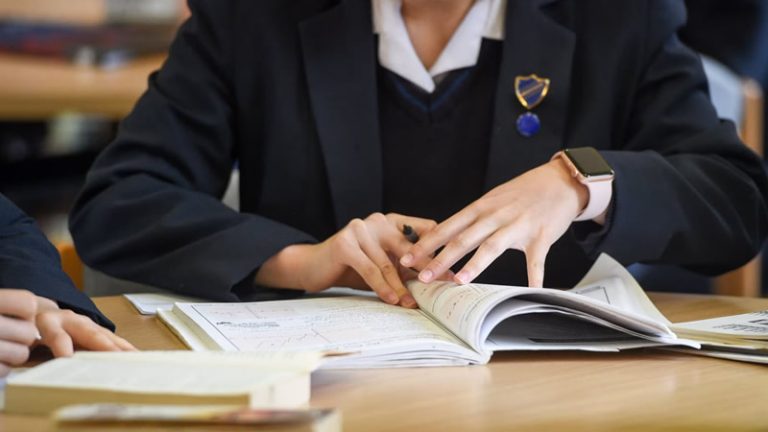 İngiltere’de Üniversite Başvuruları İçin Kişisel Beyan Kaldırılıyor