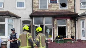 Doğu Londra’da Ev Yangını: Üçüncü Çocuk Hayatını Kaybetti