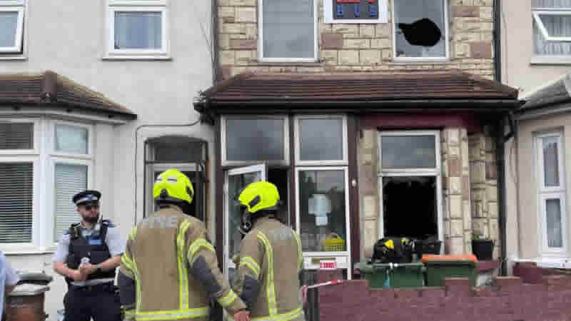 Doğu Londra’da Ev Yangını: Üçüncü Çocuk Hayatını Kaybetti