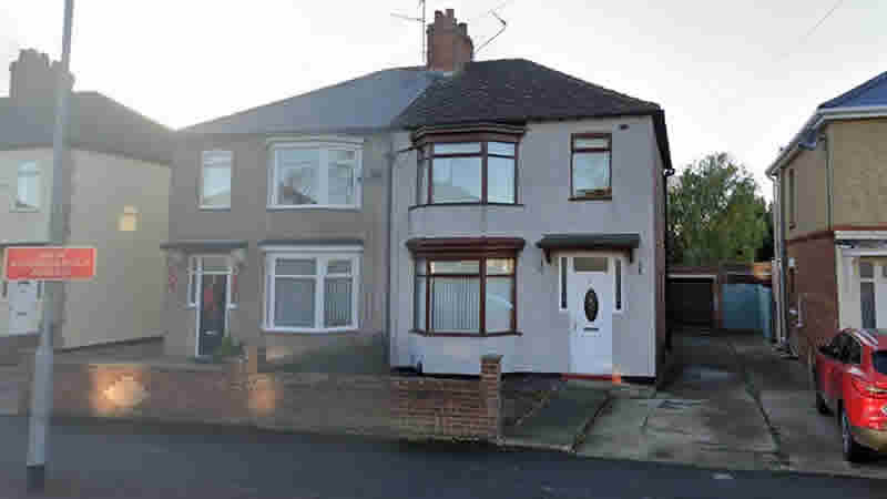 Darlington’da 14 Yaşındaki Kızlarını Öldürmekle Suçlanan Ebeveynler Mahkemeye Çıkarıldı