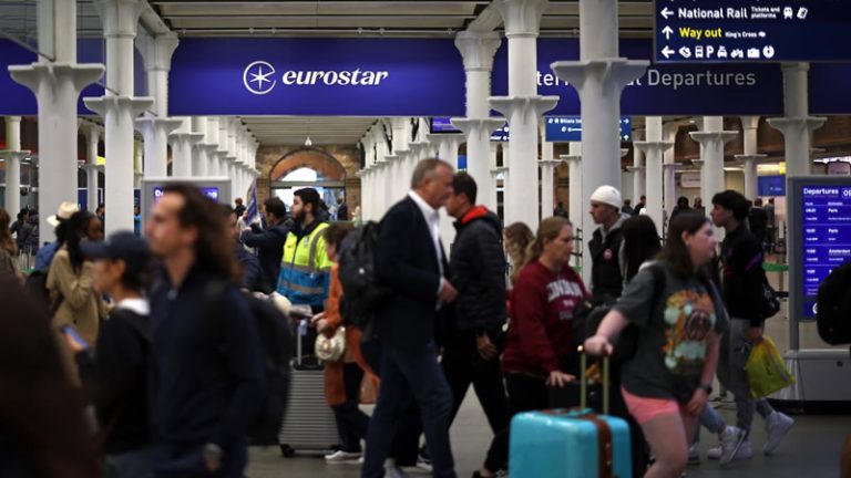 AB’de Yabancı Gezginlere Yönelik Biyometrik Kontroller Yine Ertelendi