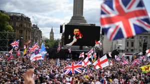 Londra’da Aşırı Sağcılar ile Irkçılık Karşıtları Karşı Karşıya Geldi