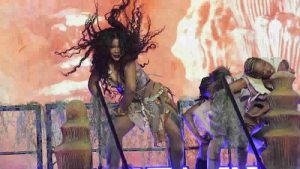 Glastonbury 2024: Ünlü İsimler, Sürpriz Gösteriler ve Unutulmaz Bir Festival