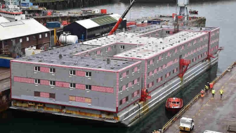 İngiltere’de Yeni Hükümet, Tartışmalı Bibby Stockholm Göçmen Gemisini Kapatacak