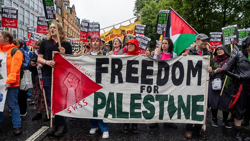 Londra’da Filistin’e Destek Yürüyüşü: Halk 16’ncı Kez Sokaklarda