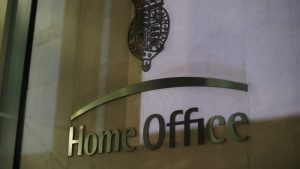 Home Office Sığınmacıların Değerli Eşyalarına El Koymayı Planlıyor