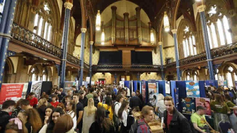 İngiltere’deki Üniversitelerde Uluslararası Öğrenci Sayısında Düşüş