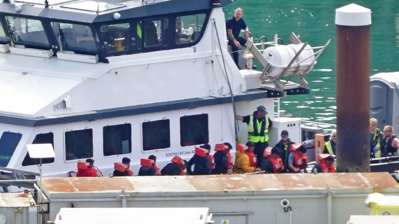 İngiltere’ye Bir Hafta İçinde 342 Göçmen Daha Ulaştı