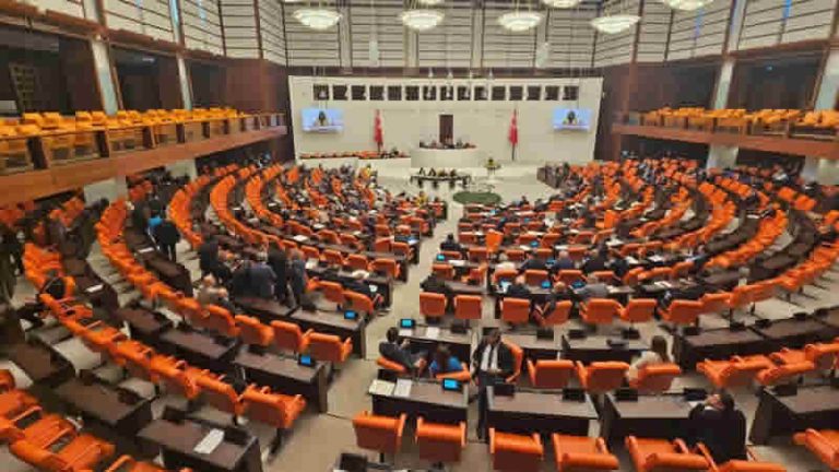 Hayvanları Koruma Kanunu Teklifi TBMM’de Kabul Edildi