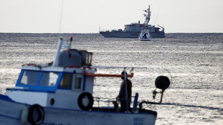 İngiltere’yi Şoke Eden Yat Kazasında Kayıp Altı Kişi Aranıyor