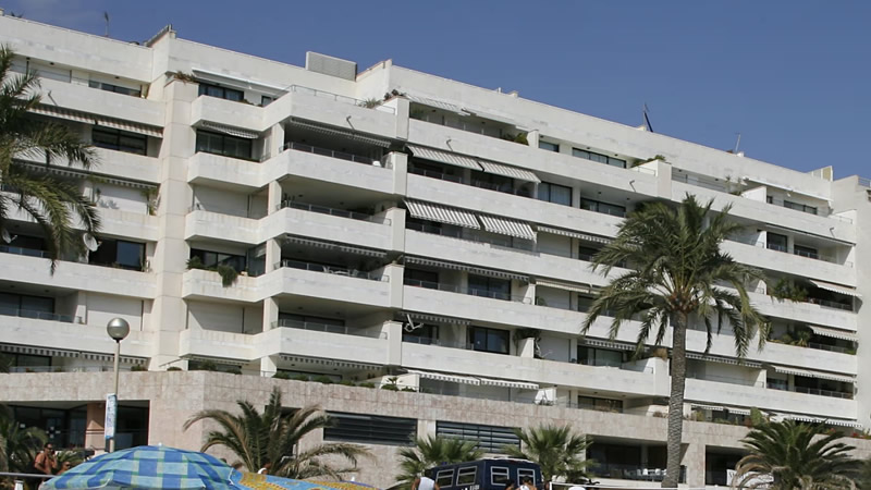 Balkonlarda Ölen Turistlere Göre Ülkeleri Sıralayan Web Sitesinin Kapatılması Çağrısı