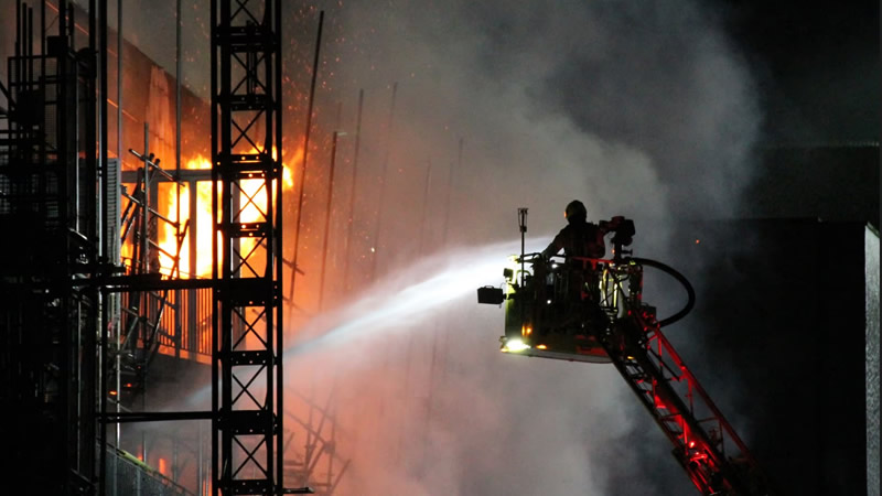 Dagenham’da Endişe Veren Apartman Yangını Kontrol Altına Alındı