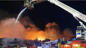 Nottinghamshire’da Geri Dönüşüm Tesisinde Büyük Yangın