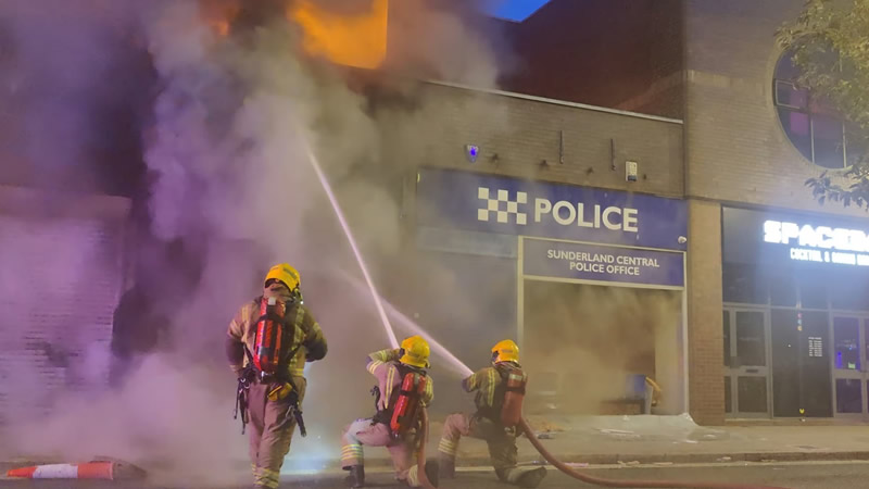  Sunderland’de Olaylı Gece: Sekiz Kişi Tutuklandı, Üç Polis Yaralı