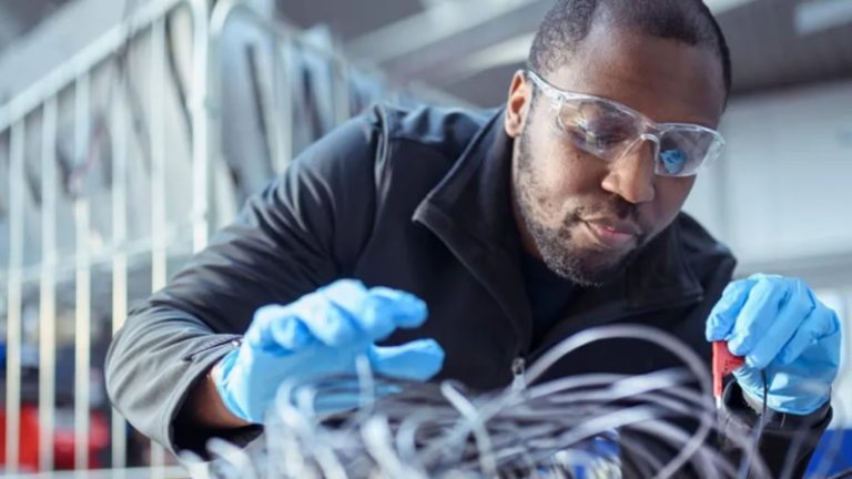 İngiltere’de İşsizlik Oranında Sürpriz Düşüş