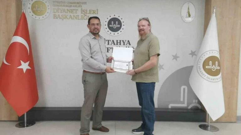 İngiliz Vatandaşı Darren John Hobson Kütahya’da Müslümanlığı Seçti