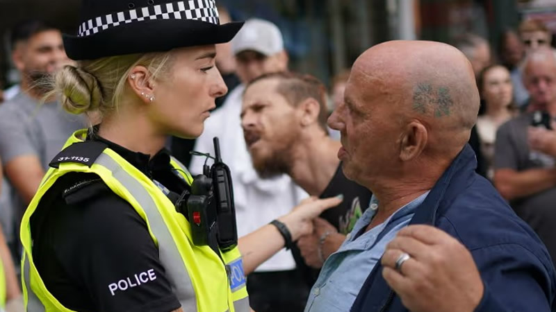  İngiltere’de Aşırı Sağ Mitingleri Tüm Ülkeye Yayıldı