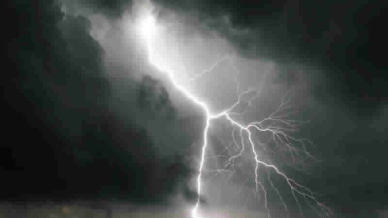 İngiltere ve Galler’de Yoğun Yağış ve Fırtına Uyarıları