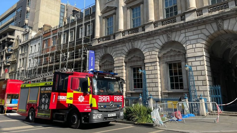 Londra’nın Kalbindeki Tarihi Somerset House’ta Yangın