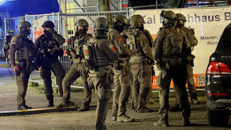 Solingen’deki Festivalde Bıçaklı Saldırı: Üç Kişi Hayatını Kaybetti