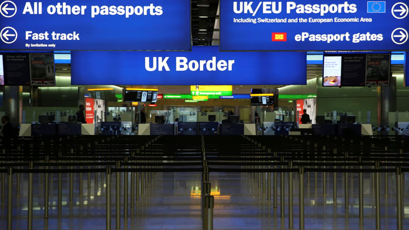 Gençlerin, İngiltere ile AB Ülkeleri Arasında Daha Kolay Seyahat Etmesinin Önü Açılıyor