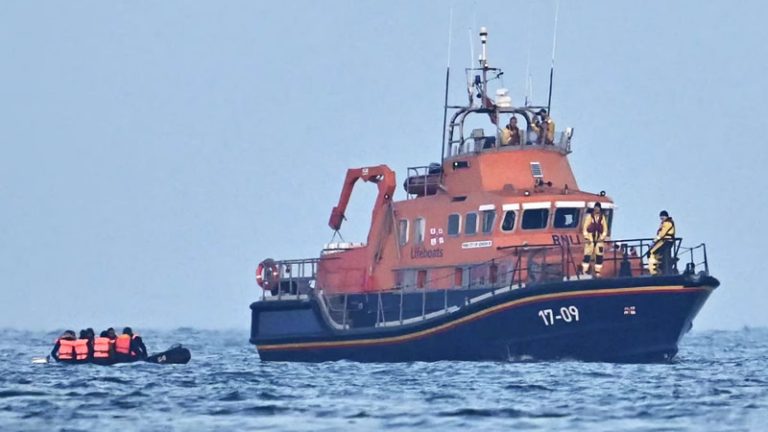 Manş Denizi’ndeki Tekne Faciası’nda 6’sı Çocuk, 12 Kişi Hayatını Kaybetti