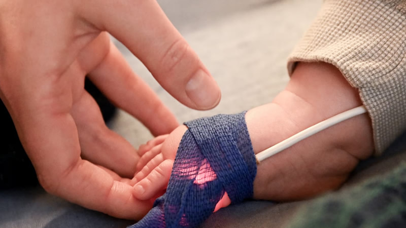 İngiltere’de Hamile Kadınlar ve Yaşlılara RSV Aşısı Teklifi