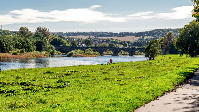 Güney İngiltere’de Şiddetli Yağış Uyarısı