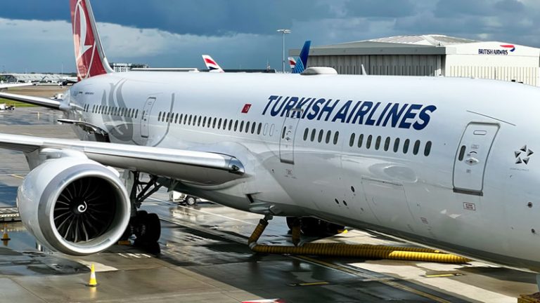 Londra Seferinde Olay Çıkaran Yolcu Uçaktan İndirildi