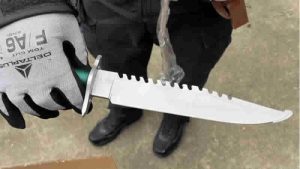 İngiltere’de Bir Toptancı 35 Bin Zombi Bıçağı Polise Teslim Etti