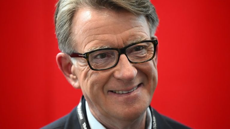 İşçi Partili Vekil Şaşırttı: İngiltere’deki Üniversitelerin Öğrenim Ücretleri Artırılsın