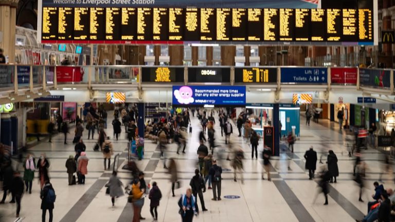 İngiltere’nin En Yoğun İstasyonu Çalışmaları Nedeniyle 8 Gün Kapalı Kalacak