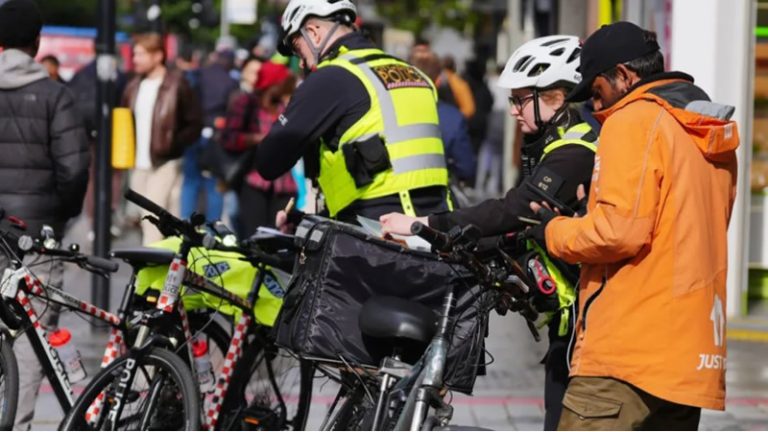 İngiltere’de Yasa Dışı Çalışan 60 Kurye Sınırdışı Ediliyor