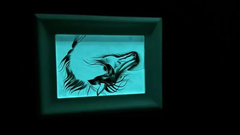 Londra’da İleri Teknoloji ve Sanat Buluşması: Karanlıkta Parlayan Mobilyalar