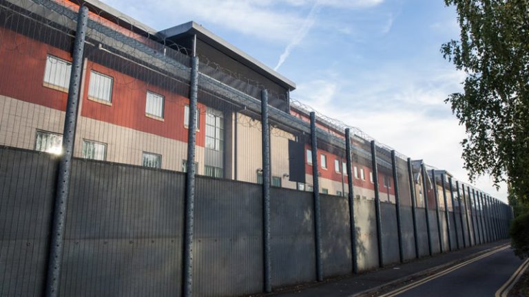 İngiltere’de Göçmen Tutukevinde İntihar: İhlal Tespit Edildi