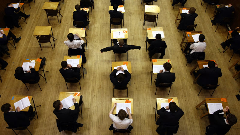 İngiltere’de Okullar ve Kolejler İçin 10 Yıllık Ulusal Yenilenme Hamlesi