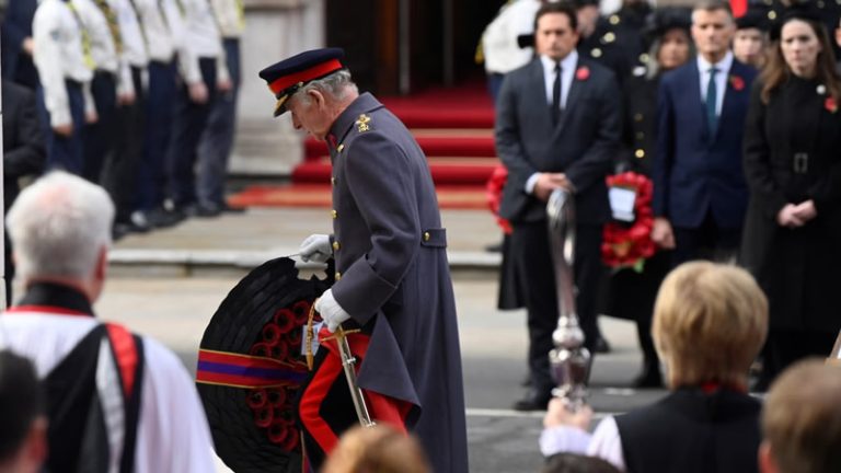 Kral Charles ve Galler Prensesi Kate, Cenotaph’ta Anma Törenine Katıldı