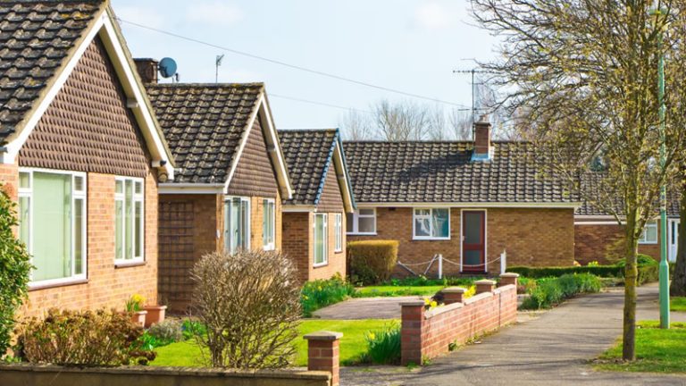 İngiltere’de Konut Fiyatlarında 20 Yılın En Sert Aylık Düşüşü