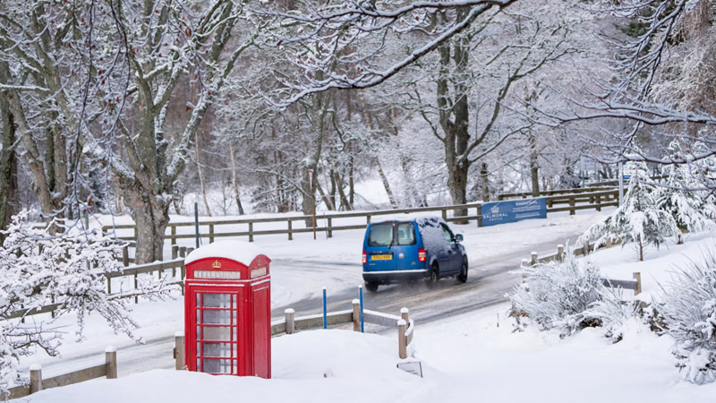“Bert Fırtınası” İngiltere’yi Etkisi Altına Aldı: Kar, Yağmur ve Kuvvetli Rüzgarlar Ulaşımı Felç Etti