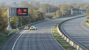 M5’te Polis Aracından İnen 17 Yaşındaki Genç Hayatını Kaybetti